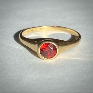 Elegant 14K Gold Ring with Genuine Garnet